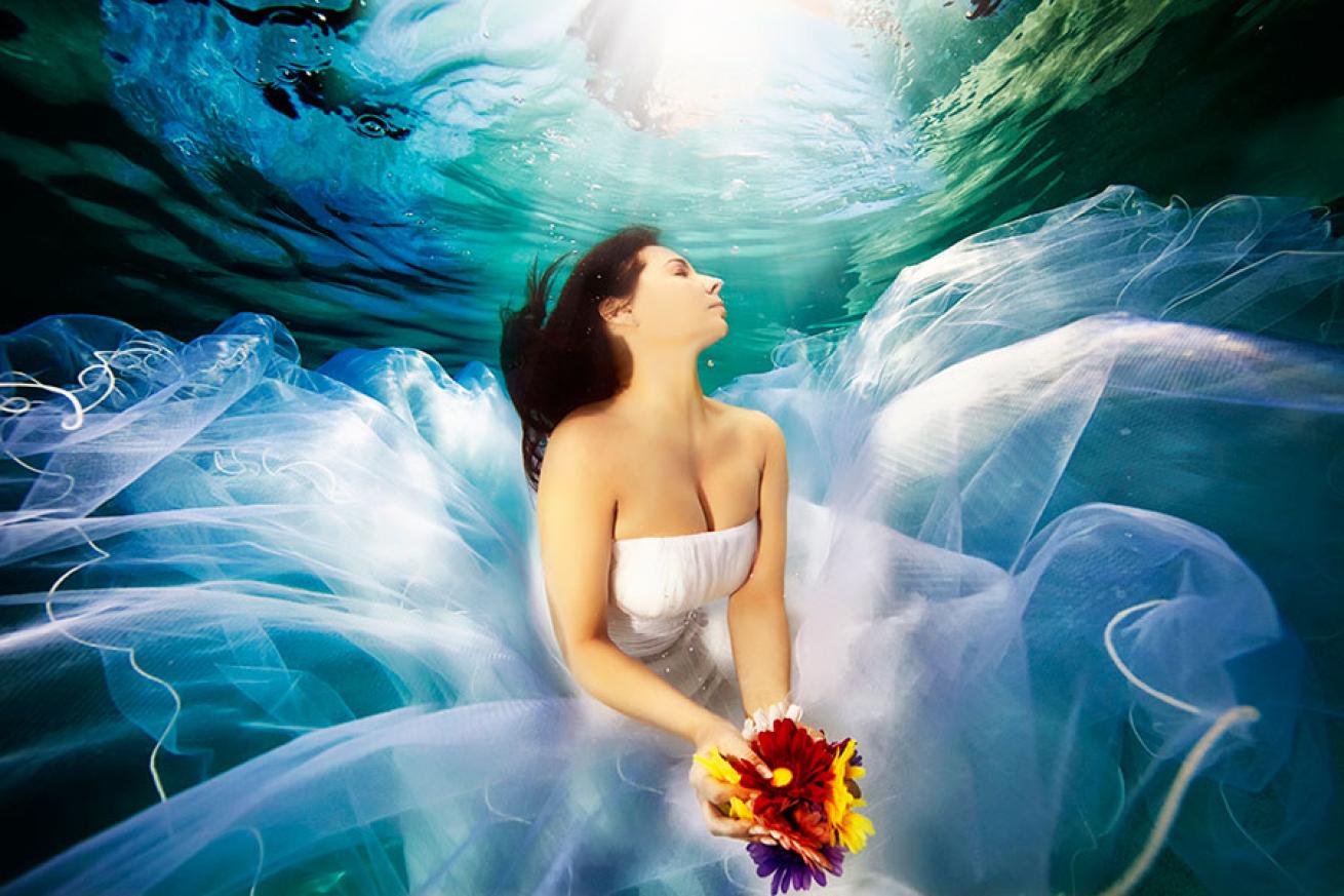 trash the dress underwater photos