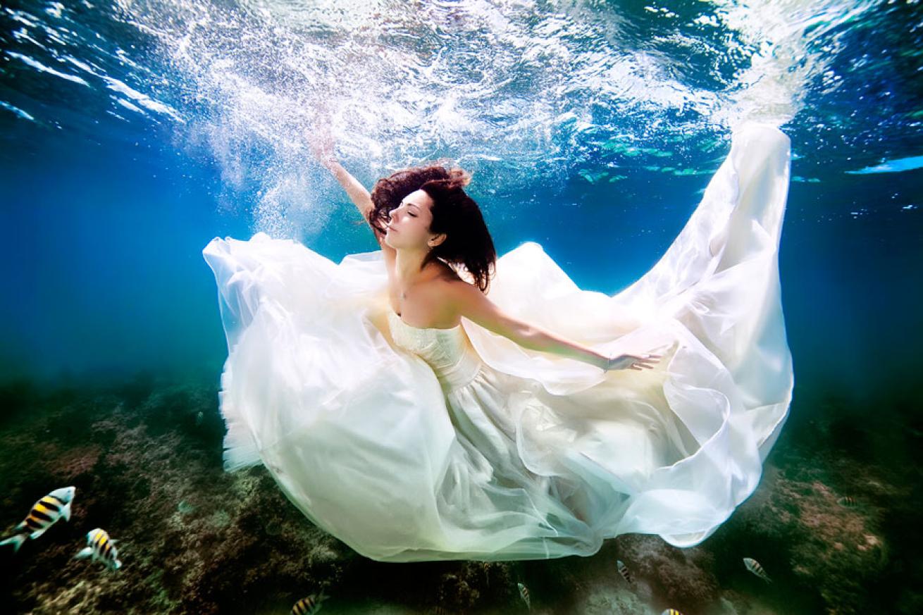 trash the dress underwater photos