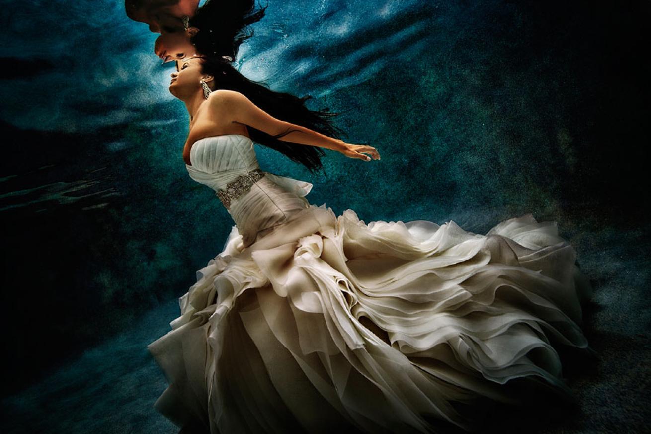 trash the dress underwater photos