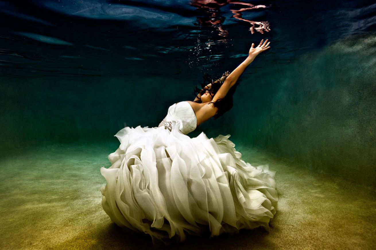 trash the dress underwater photos
