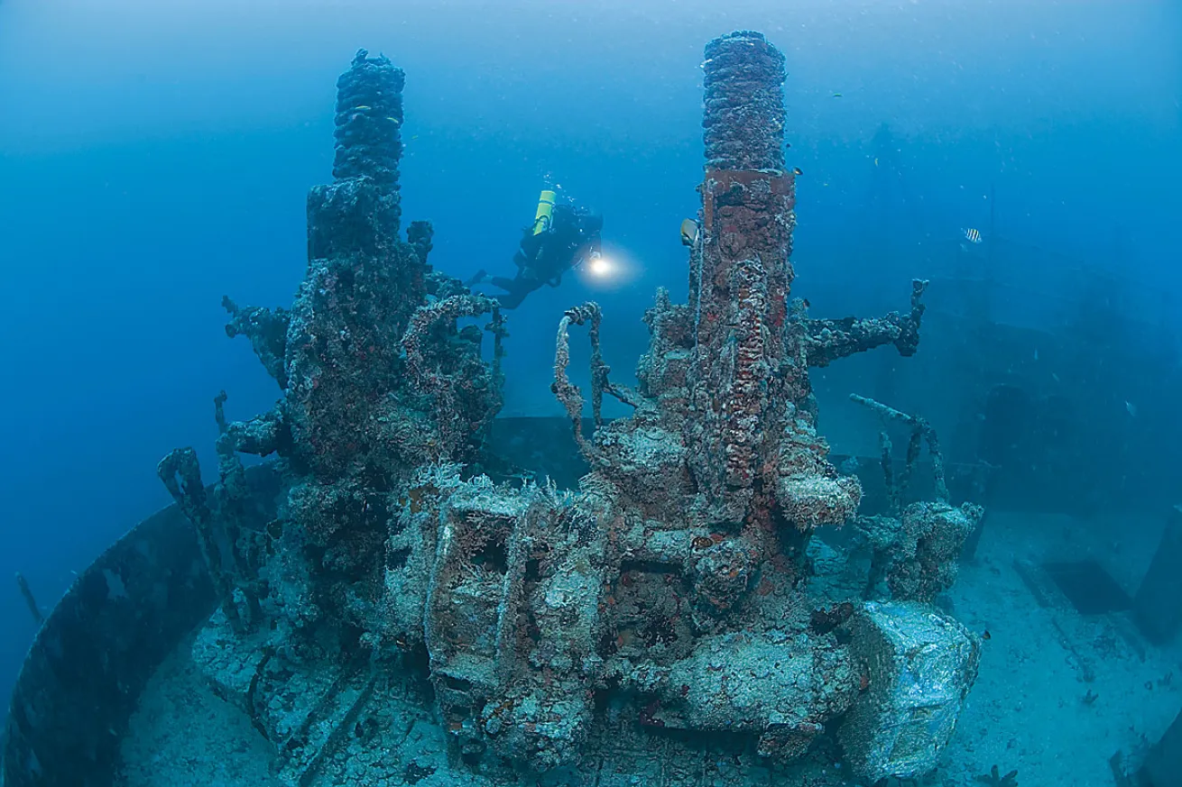 Stay with your buddy and go hand-over-hand down the mooring until you get to the wreck.