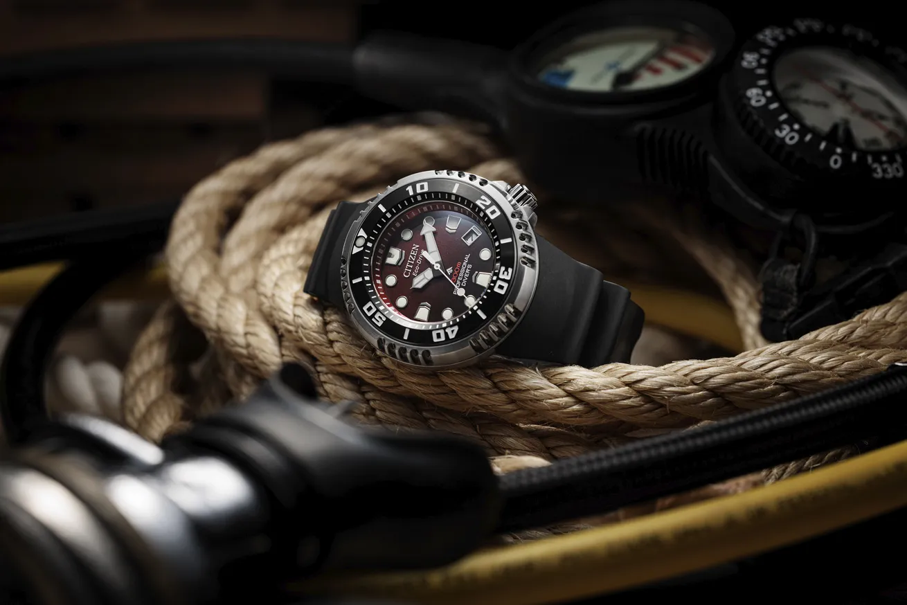 Built to meet the demands of professional divers, this light-powered 300-meter Promaster diver can operate for a whole year on a single charge.

