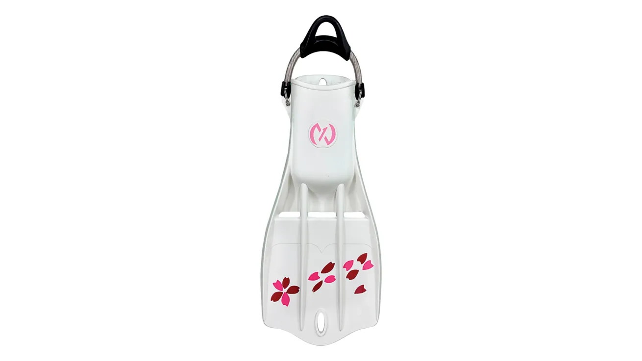 Nex dive fin with spring strap and short wide blade