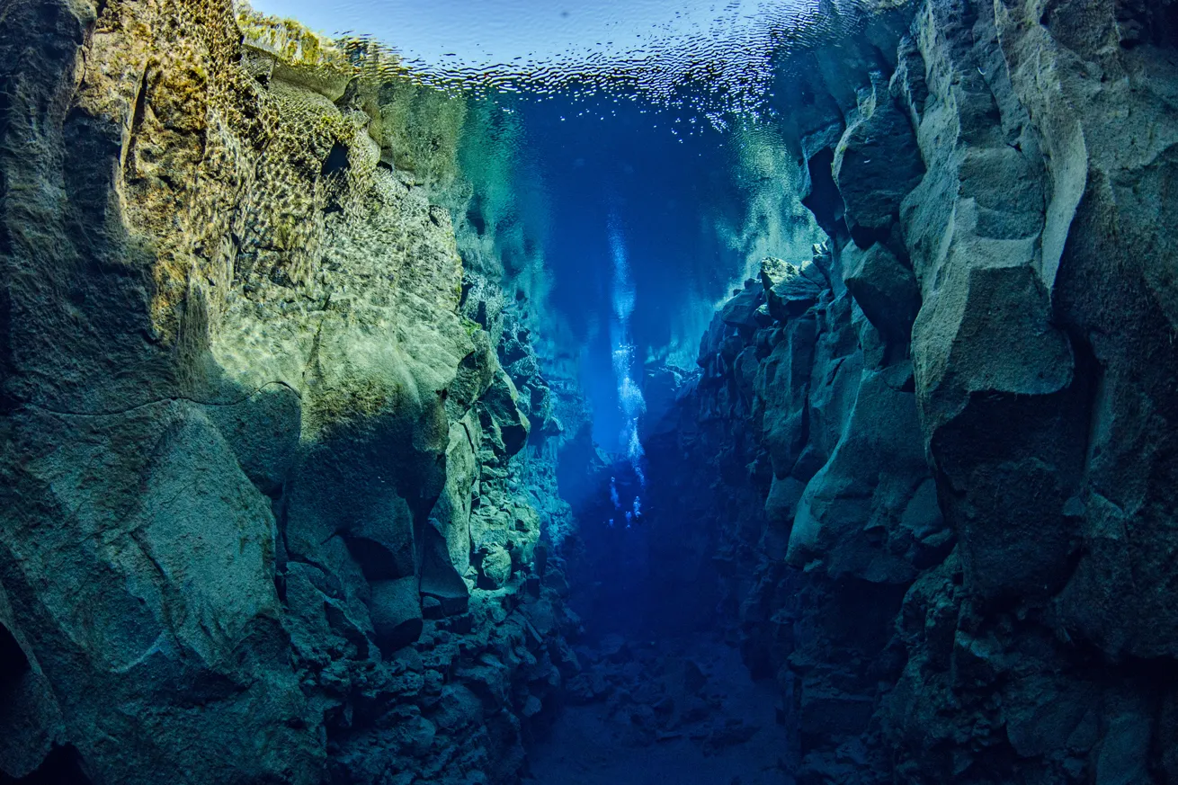 The Silfra Tectonic Diver Distinctive Specialty gives divers the opportunity to explore where the North American and Eurasian tectonic plates meet and learn how volcanoes and glaciers shape Iceland’s iconic landscape.