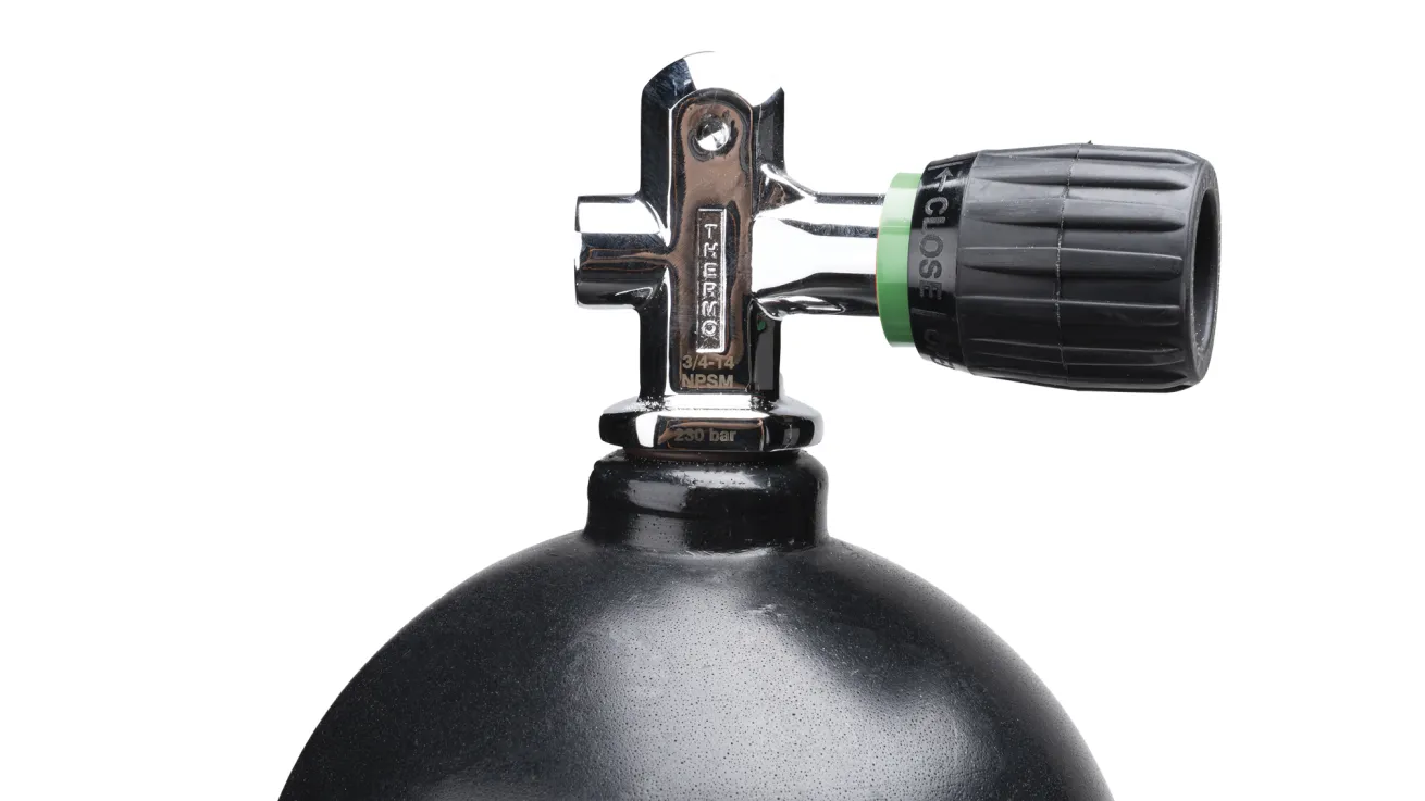 Scuba Stik Vindicator scuba tank valve handle with red and green indicators, showing valve status for enhanced dive safety.