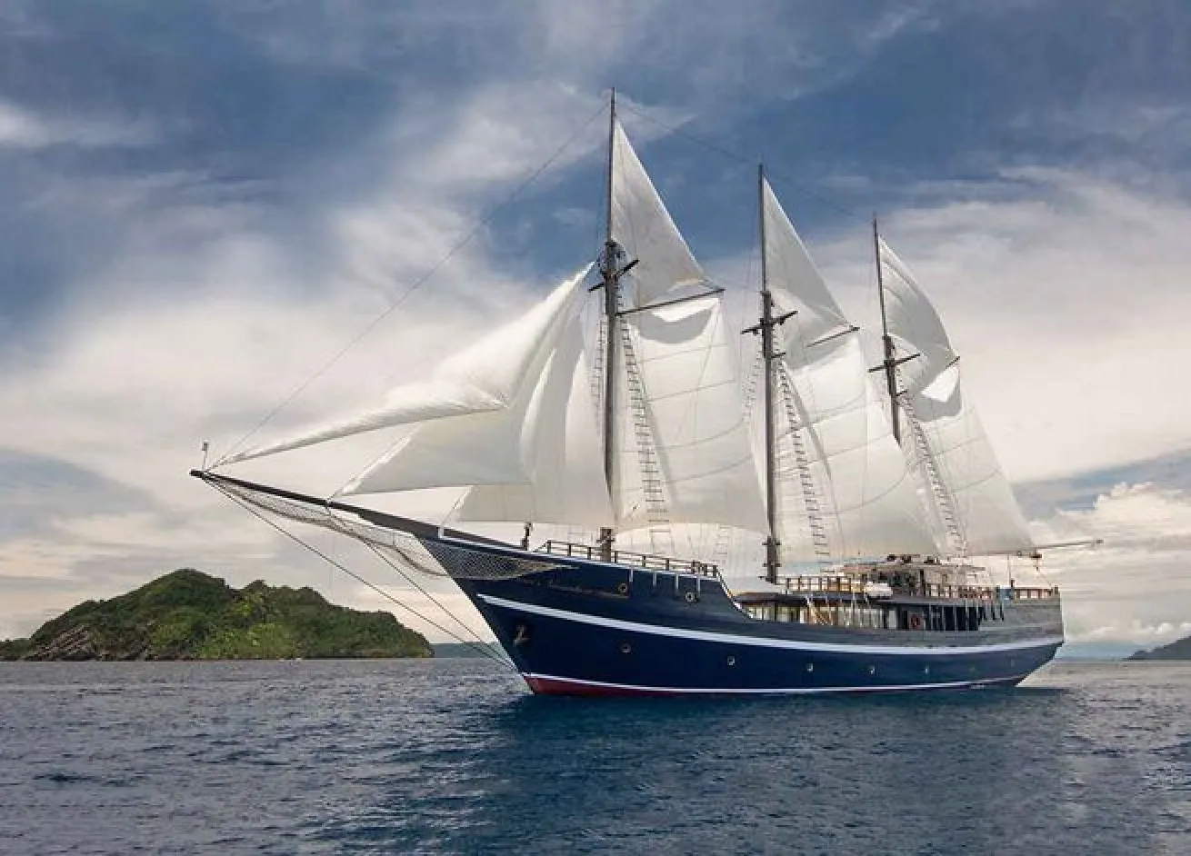 Dewi Nusantara scuba diving liveaboard