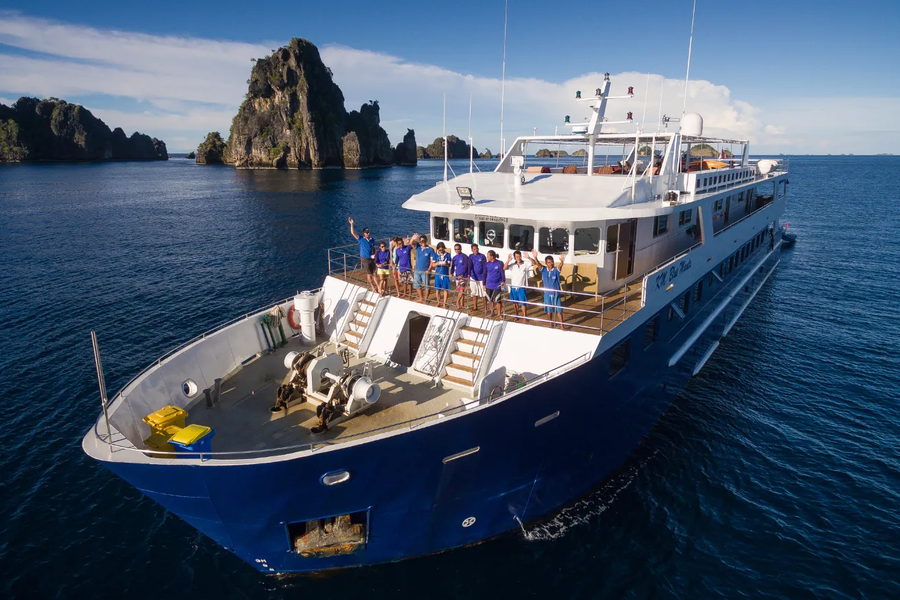 divers waving from liveaboard