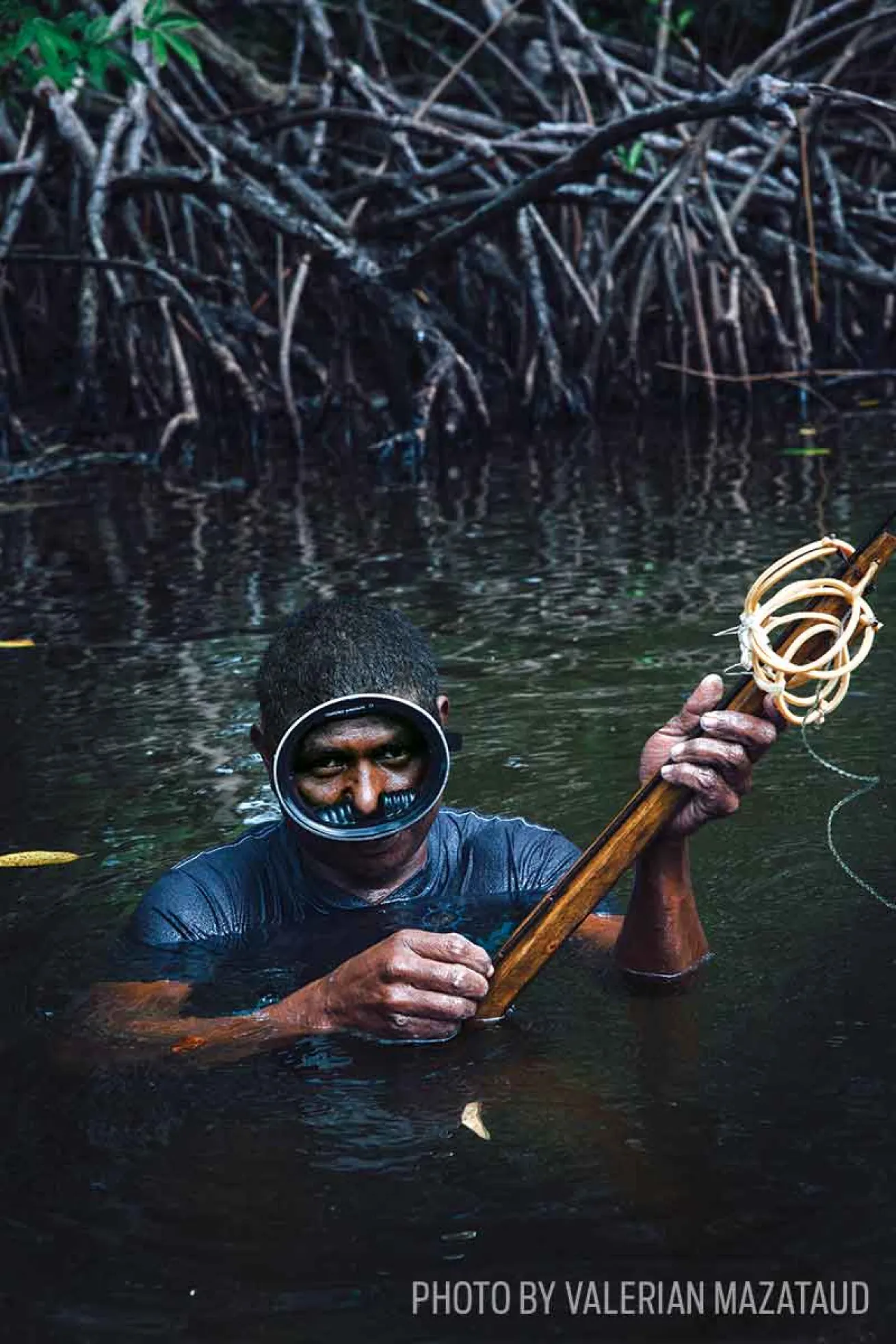miskito honduras scuba diver