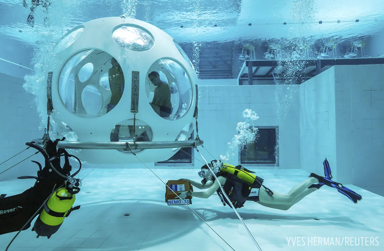 underwater restaurant