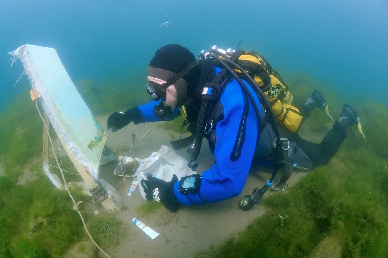 Artist Yuriy Alekseev at work