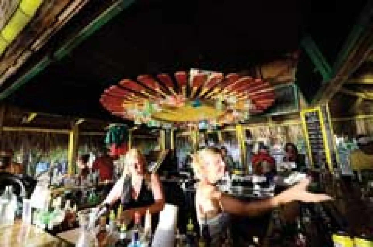 Roatan: Sundowner’s Beach Bar