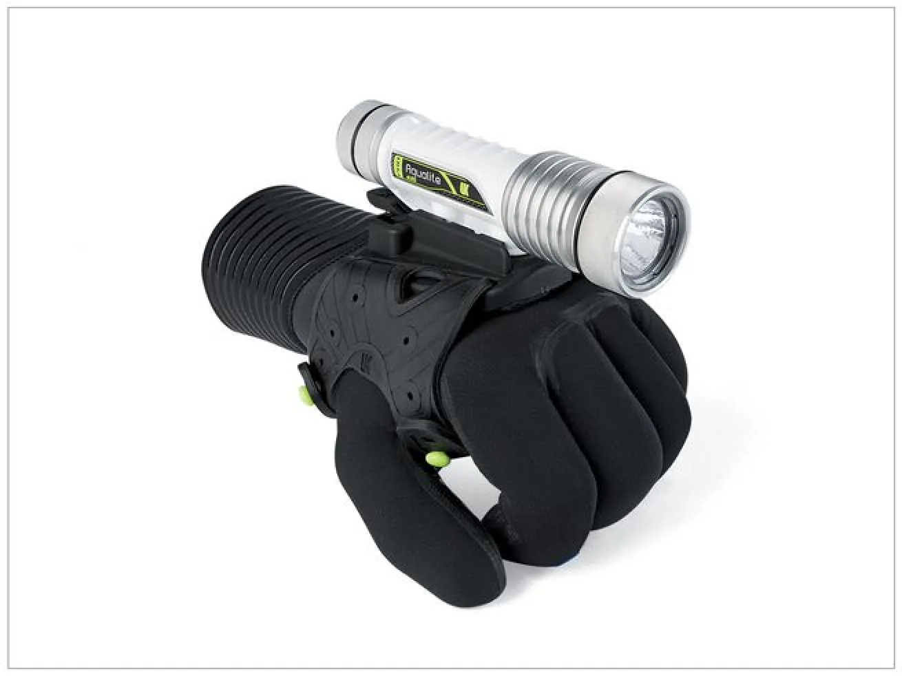 Underwater Kinetics Aqualite Pro 20°

The compact Aqualite Pro 20° makes it easy to carry additional light with you when you dive into the depths.