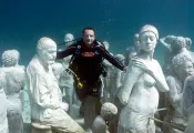 jason-decaires-taylor-silent-evolution-self-portrait.jpg.webp