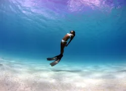 aaron-wong__free-diver-in-lagoon.jpg.webp