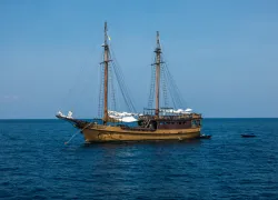Liveaboard diving history 