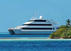 spd-liveaboard-fourseasonsexplorer-boat.jpg.webp