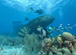 wreck_divers_dpi.jpg.webp