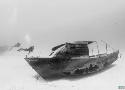 cuban-refugee-boat-w-divers.jpg.webp