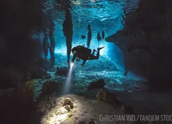 gran_cenote_christian_vizl.jpg.webp
