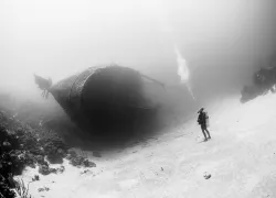 hilmahooker_diver-wreck-bonaire__x.jpg.webp