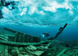 ice-diving-underwater-wreck-teaser.jpg.webp
