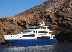 our_boat_in_hallaniyat_island_.jpg.webp