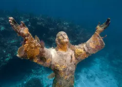 rob-darmanin-christ-statue-.jpg.webp