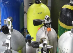 scuba_cylinders_credit_by_english_timothy_solano_public_domain_via_wikimedia_commons.jpg.webp