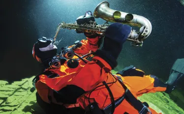 Plura-Cave-concert C-Ha CC Akon-Skog-Erlandsen-aka-Jazzathelete-showing-off-his-saxophone-under-water-Photo-Pekka-Tuuri_edit.jpg.webp