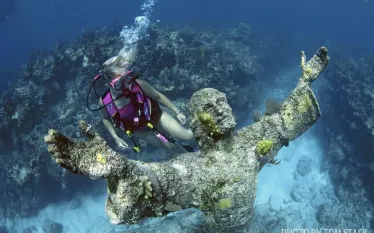 scuba-diving-christ-abyss-statue.jpg.webp