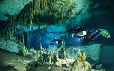 cave-diving-.jpg.webp