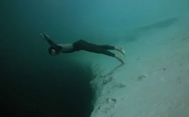 deans-blue-hole.jpg.webp