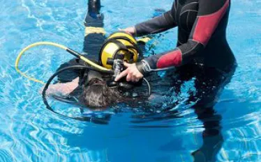 dive-instructor.jpg.webp