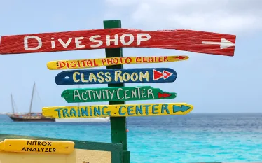 dive-shop-signs-shutterstock-sandimako-web-hero.jpg.webp