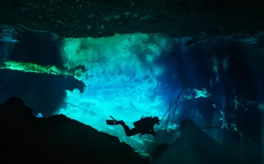 diver-azul-cenote-shutterstock-sergey-novikov.jpg.webp