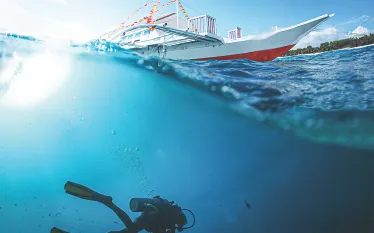 diver-liveaboard-shutterstock-dudarev-mikhail.jpg.webp