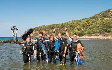 grou-local-divers-shutterstock-roy-pedersen.jpg.webp