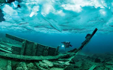 ice-diving-underwater-wreck-teaser.jpg.webp