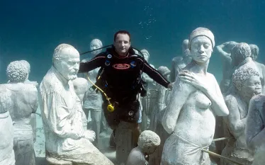 jason-decaires-taylor-silent-evolution-self-portrait.jpg.webp
