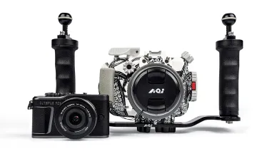 olympus_e-pl_octo_housing_-mmezlens_ScubaDivingMag.SeptOct.jpg.webp