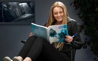 padi-diver-studying-materials.jpg.webp