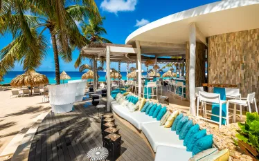 plaza_resort_-_palm_beach_bar__teaser.jpg.webp