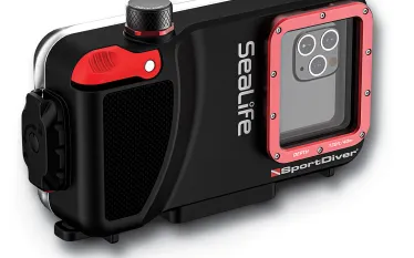 sealife-sport-diver-smartphone-housing_scuabdivingmagazine.septemberoctober.jpg.webp