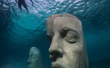 underwater-museums-cannes-jason-decaires-taylor_.jpg.webp