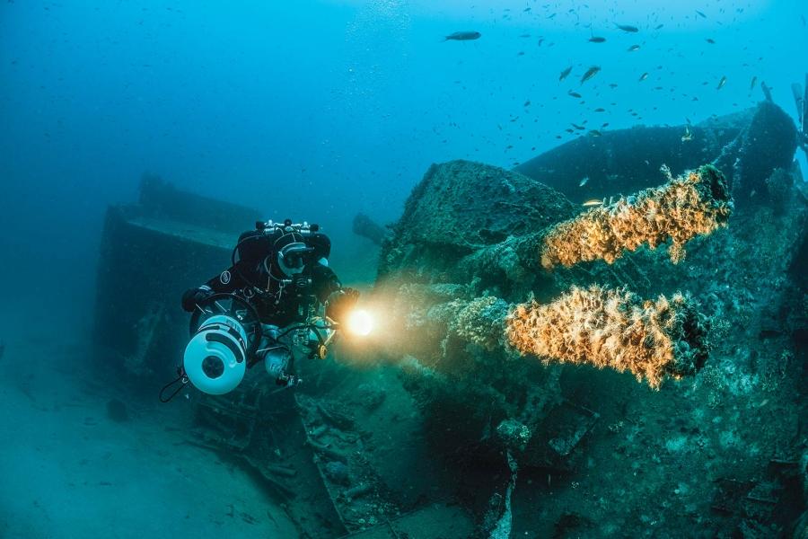 www.scubadiving.com