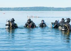 Army sergeant teaching scuba