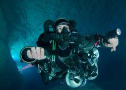 Gemma Smith cave diving