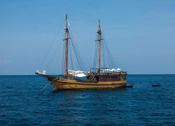 Liveaboard diving history 