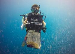 Diver with mesh bag