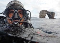 scuba diving roberto ochoa galapagos